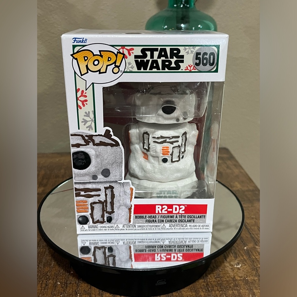 Funko Pop! Star Wars R2-D2 Holiday Edition, new in box!